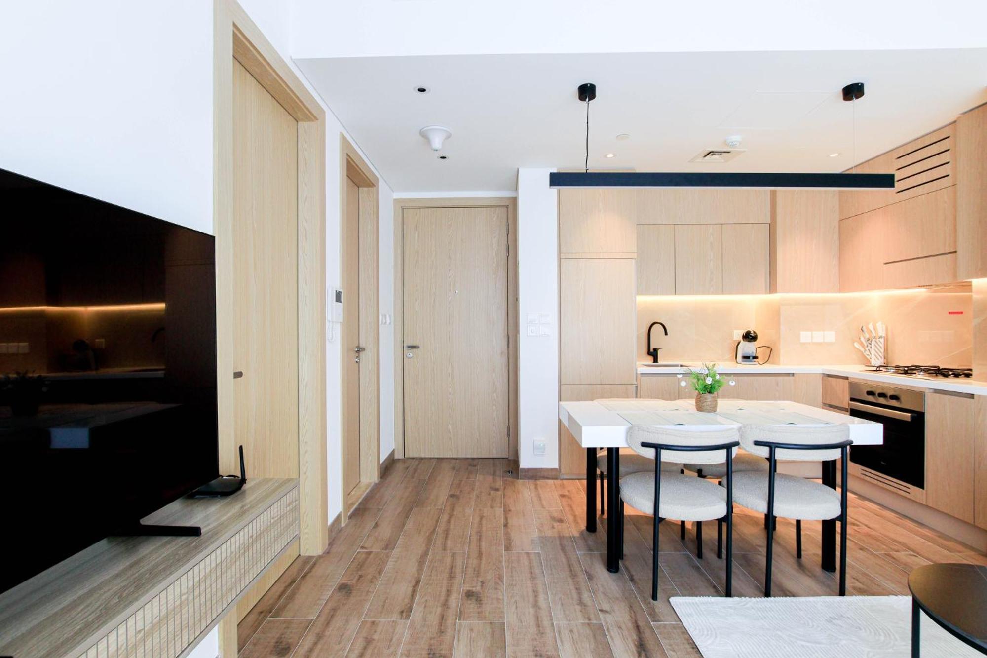 Modern Living In Oakley Square Fully Furnished 1br Apartment *