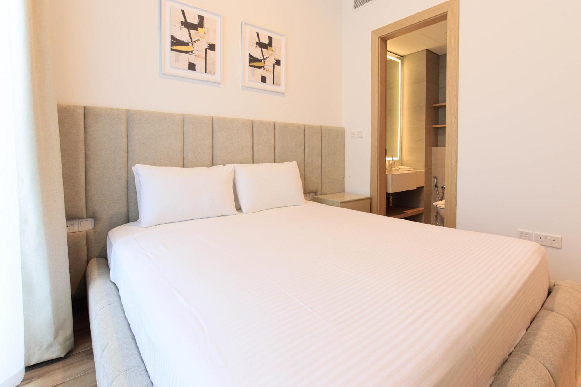 Modern Living In Oakley Square Fully Furnished 1br Apartment Dubai