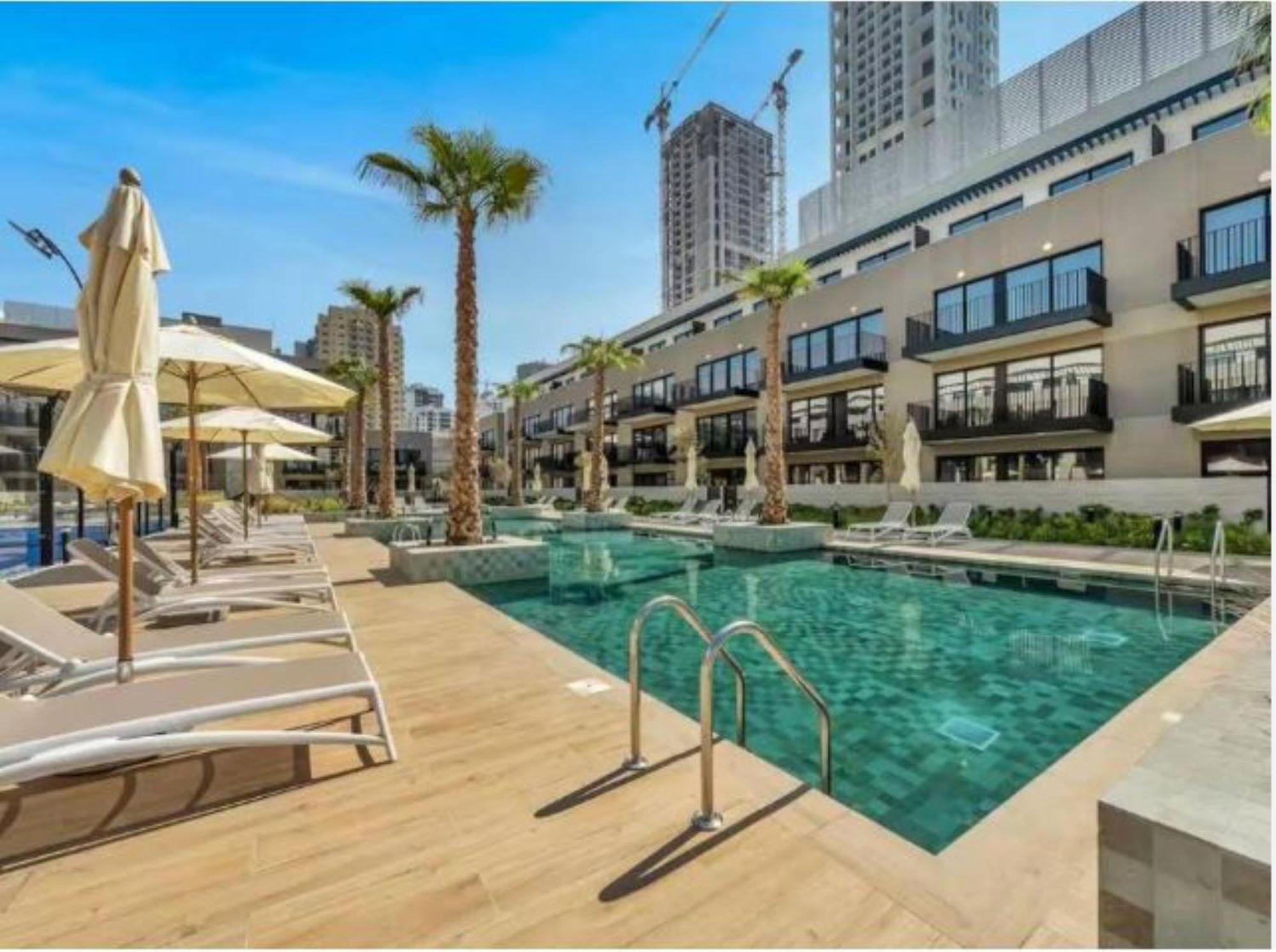 Modern Living In Oakley Square Fully Furnished 1br Apartment